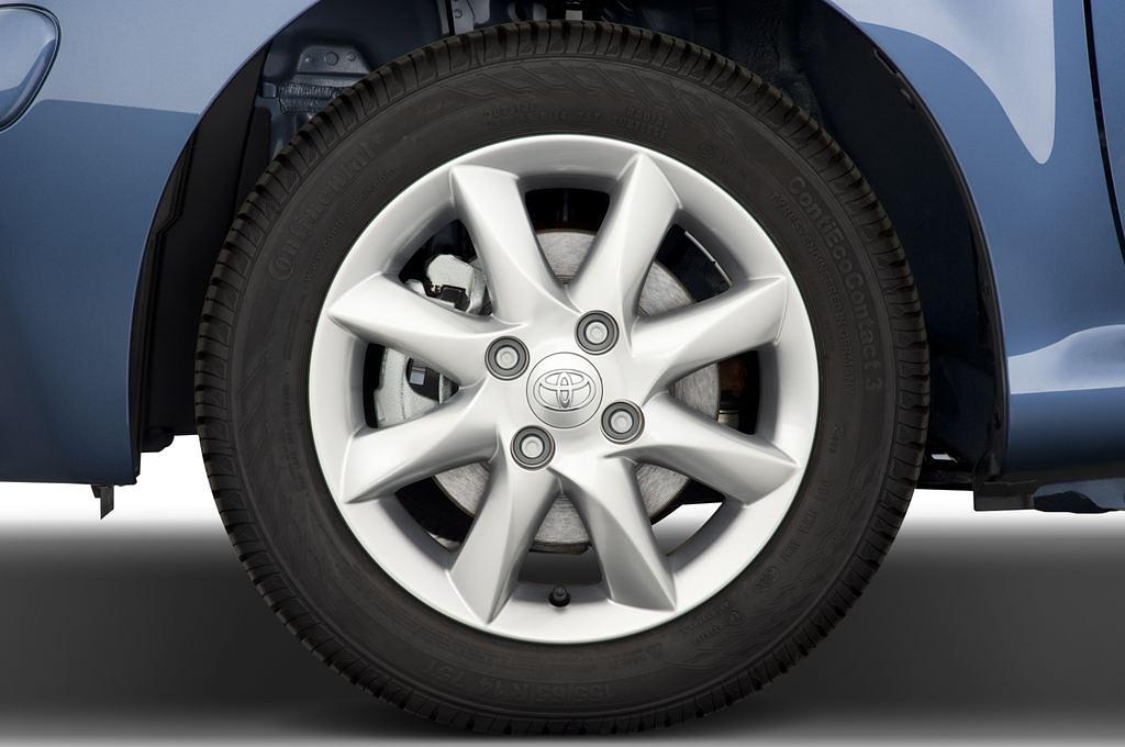 Toyota Aygo (Baujahr 2009) + 5 Türen Reifen und Felge