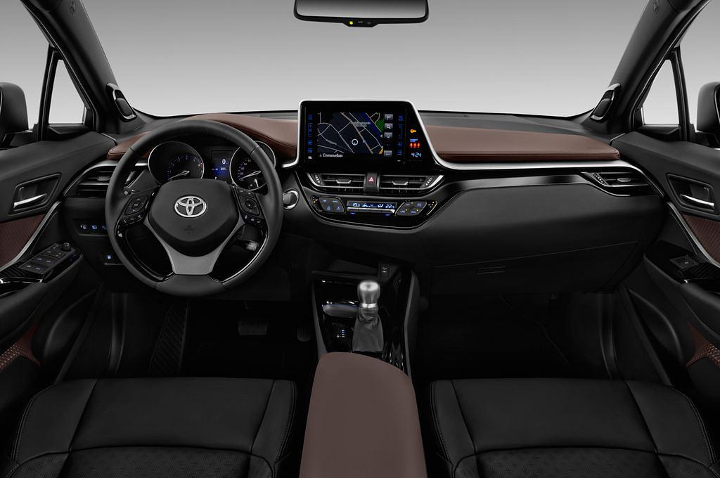 Toyota C-HR (Baujahr 2017) Lounge 5 Türen Cockpit und Innenraum