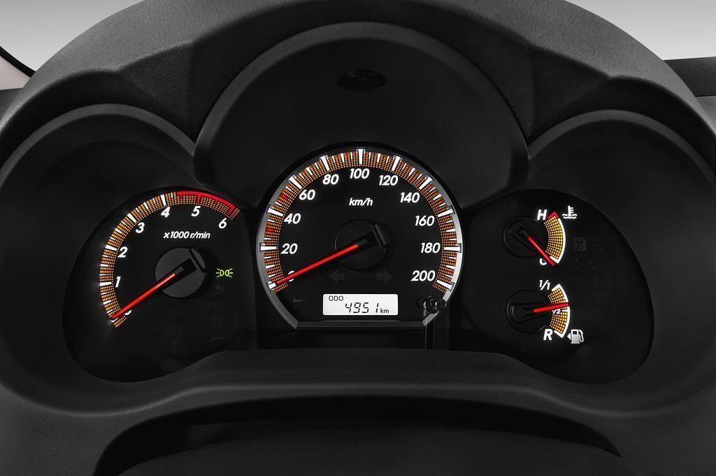 Toyota Hilux (Baujahr 2012) Executive 4 Türen Tacho und Fahrerinstrumente
