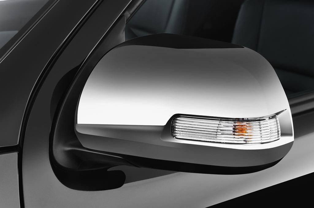 Toyota Hilux (Baujahr 2012) Executive 4 Türen Außenspiegel