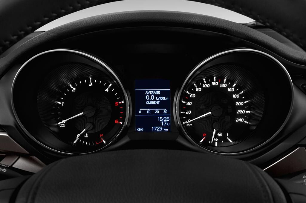 Toyota Avensis (Baujahr 2015) - 4 Türen Tacho und Fahrerinstrumente