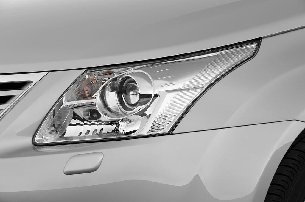 Toyota Avensis (Baujahr 2009) Executive 5 Türen Scheinwerfer