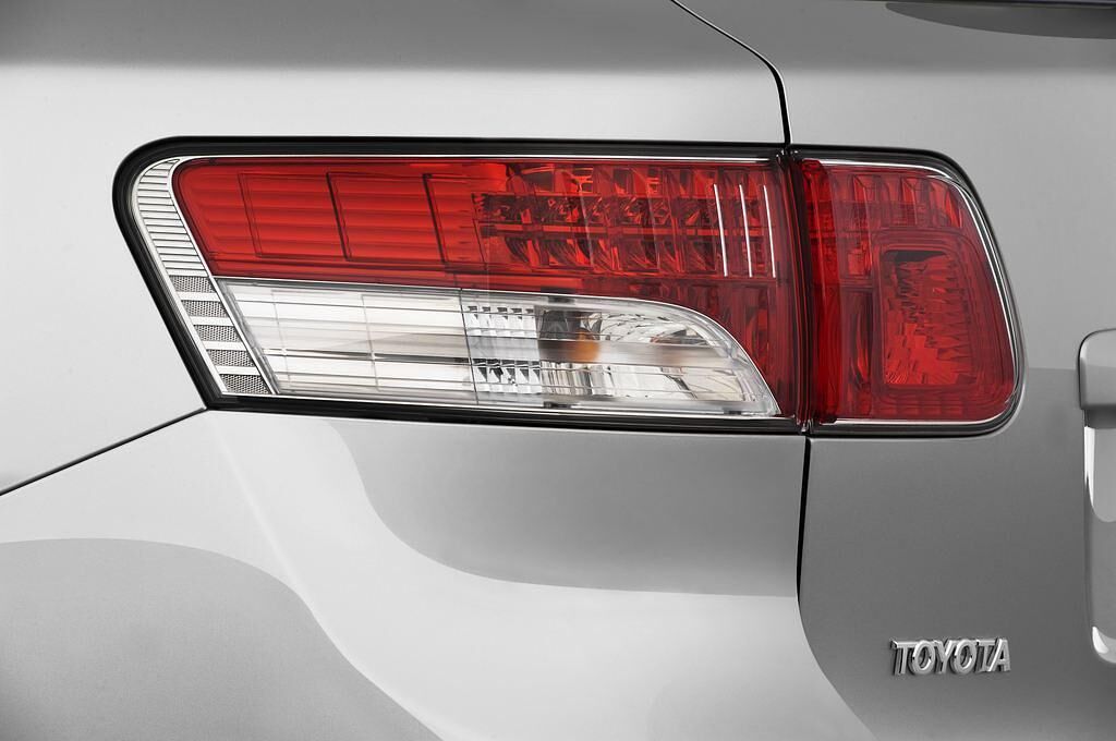 Toyota Avensis (Baujahr 2009) Executive 5 Türen Rücklicht