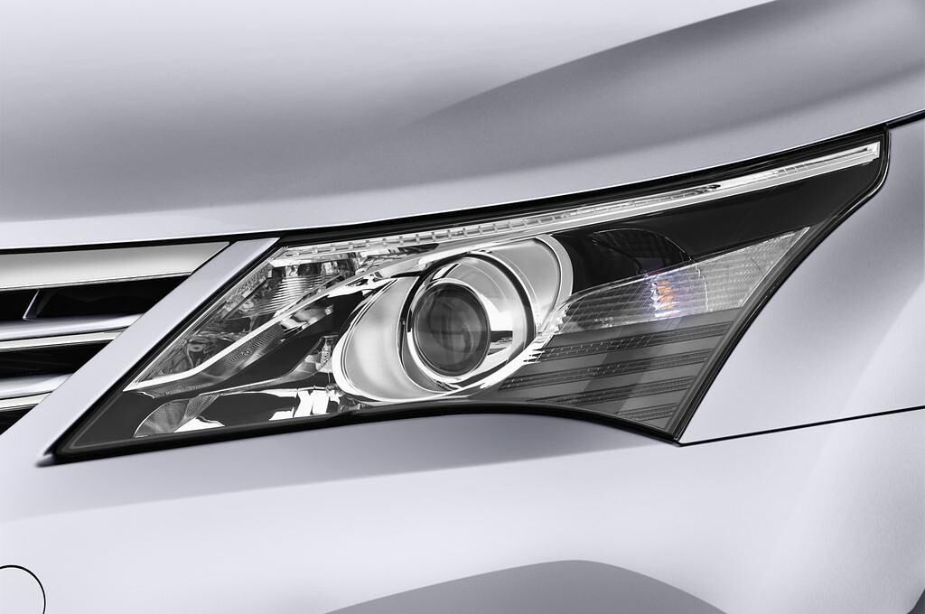 Toyota Avensis (Baujahr 2012) Style 5 Türen Scheinwerfer