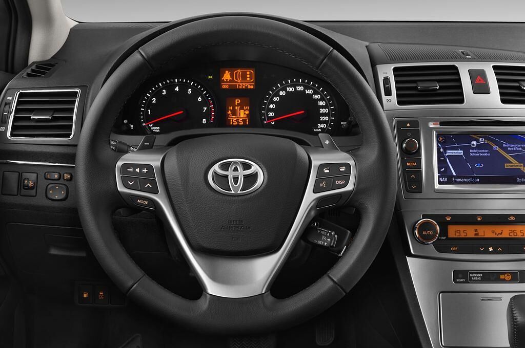 Toyota Avensis (Baujahr 2012) Style 5 Türen Lenkrad