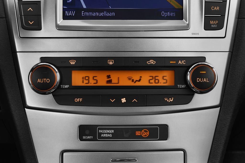 Toyota Avensis (Baujahr 2012) Style 5 Türen Temperatur und Klimaanlage