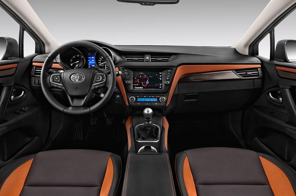 Toyota Avensis (Baujahr 2015) Business Edtion 5 Türen Cockpit und Innenraum