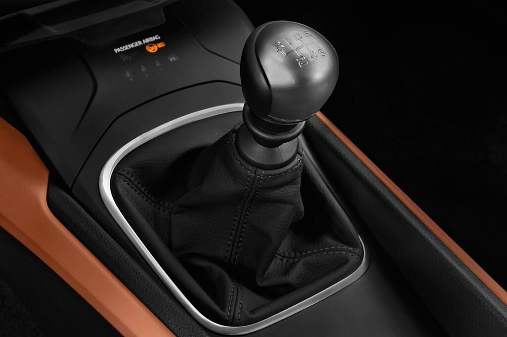 Toyota Avensis (Baujahr 2015) Business Edtion 5 Türen Schalthebel