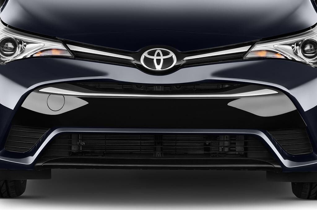 Toyota Avensis (Baujahr 2015) Business Edtion 5 Türen Kühlergrill und Scheinwerfer