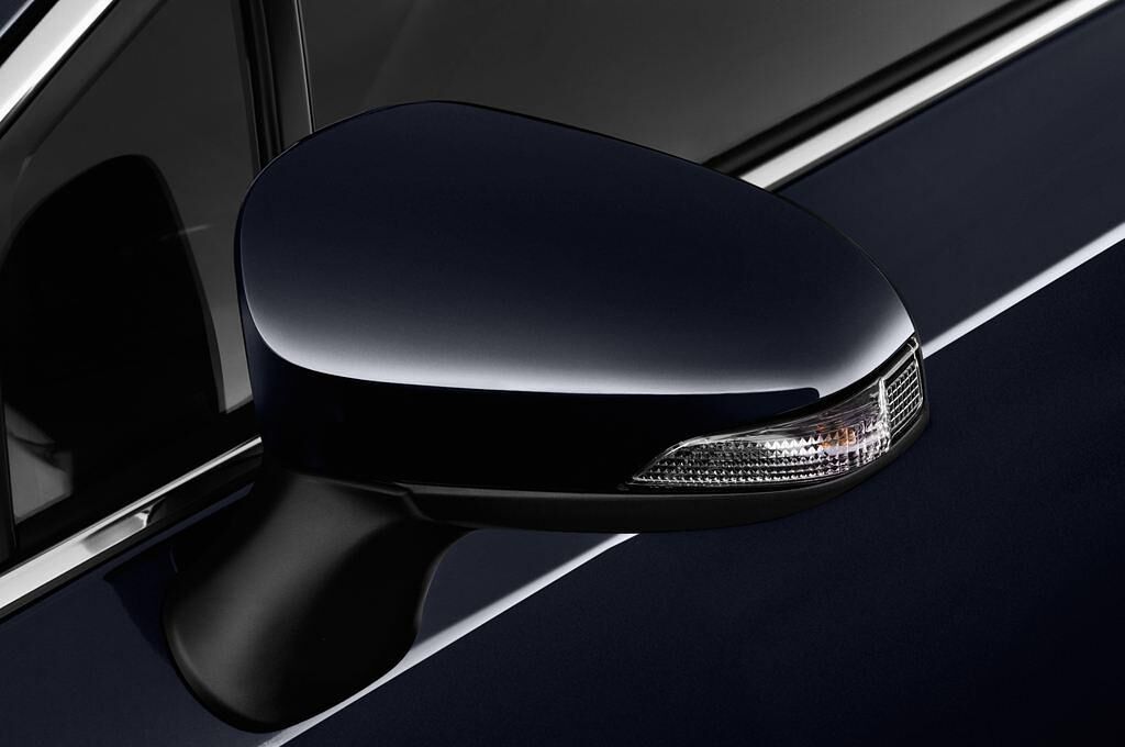 Toyota Avensis (Baujahr 2015) Business Edtion 5 Türen Außenspiegel