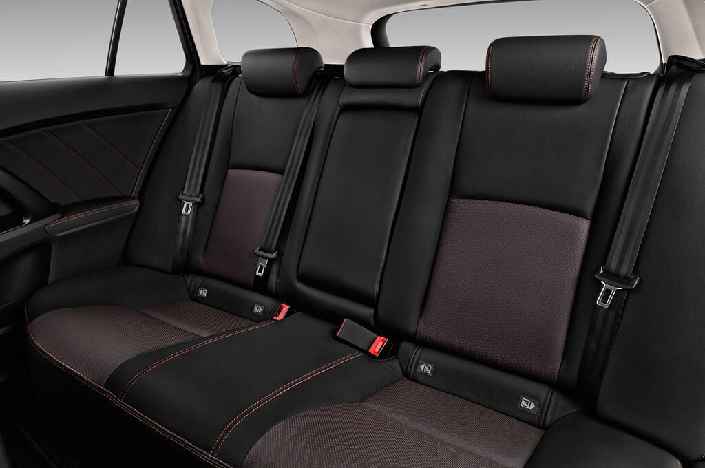 Toyota Avensis (Baujahr 2015) Business Edtion 5 Türen Rücksitze