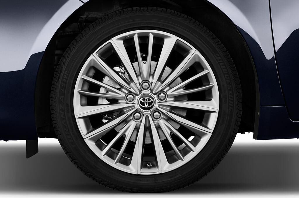 Toyota Avensis (Baujahr 2015) Business Edtion 5 Türen Reifen und Felge