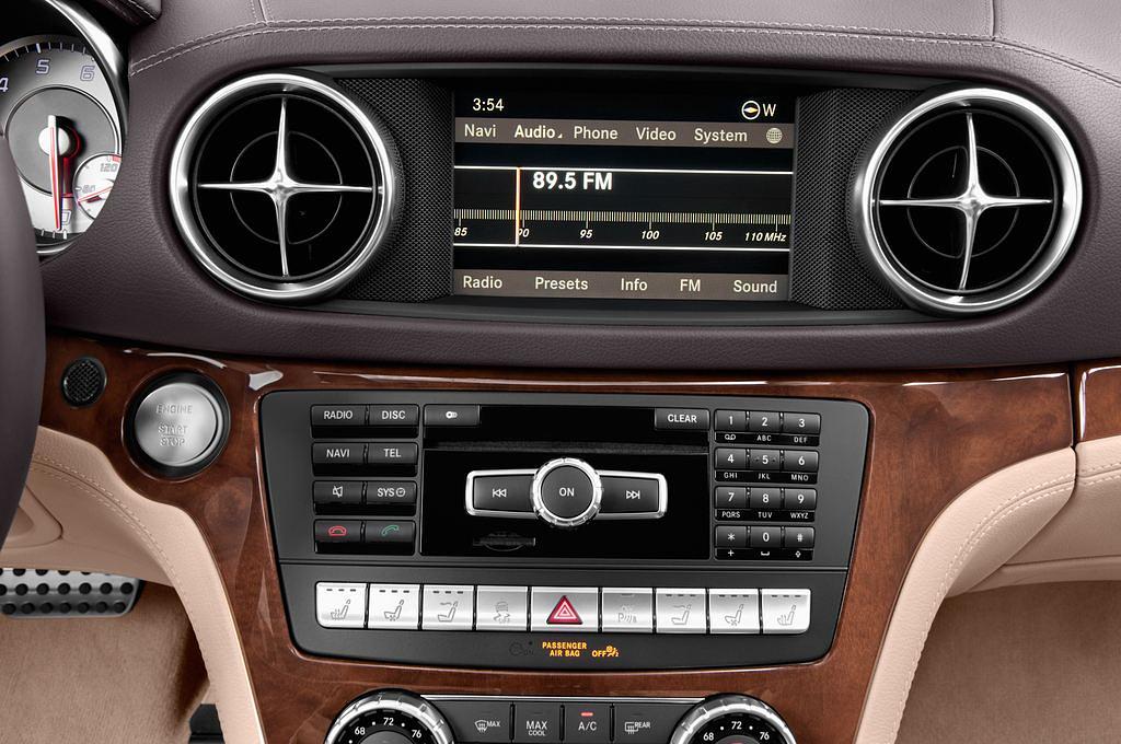 Mercedes SL-Class (Baujahr 2012) SL 500 2 Türen Radio und Infotainmentsystem