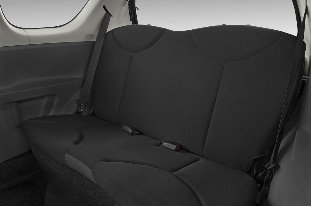 Toyota Aygo (Baujahr 2010) base 3 Türen Rücksitze