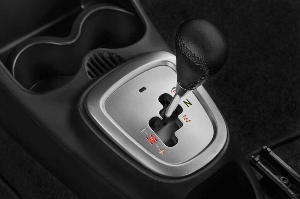 Toyota Aygo (Baujahr 2012) Connect Style 5 Türen Schalthebel