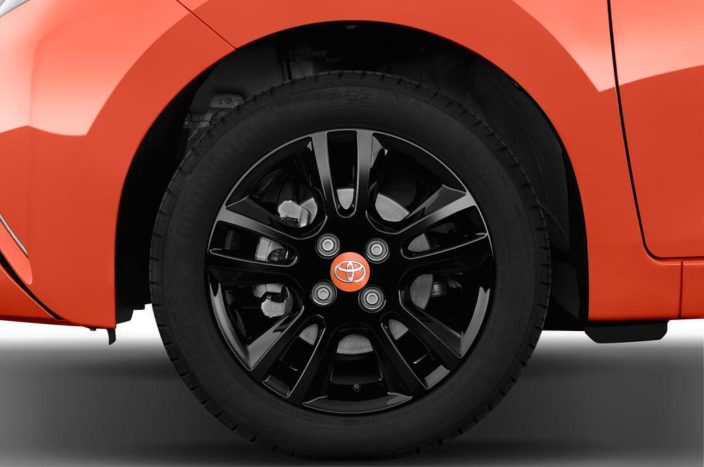Toyota Aygo (Baujahr 2015) X-Cite 2WD MT 5 Türen Reifen und Felge