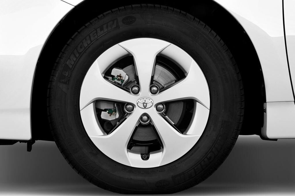 Toyota Prius (Baujahr 2015) - 5 Türen Reifen und Felge