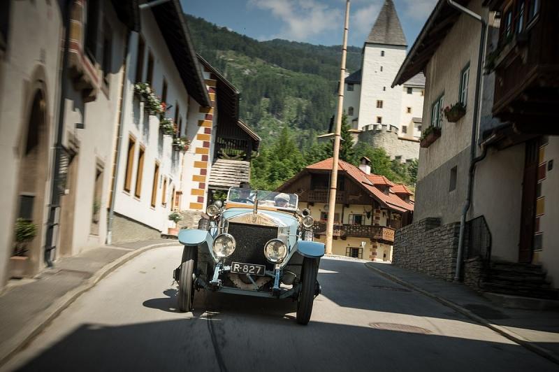 Die malerischen Landschaften bilden eine traumhafte Kulisse für den lRolls Royce Alpine Trial 2013