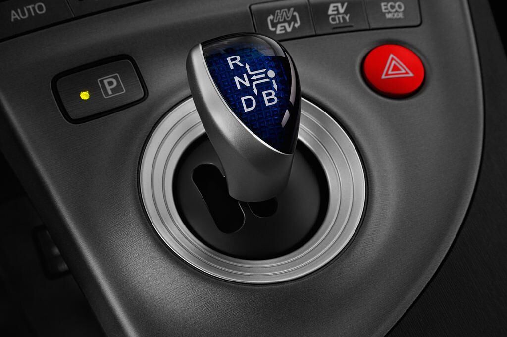 Toyota Prius Plug-In Hybrid (Baujahr 2015) TEC - Edition 5 Türen Schalthebel