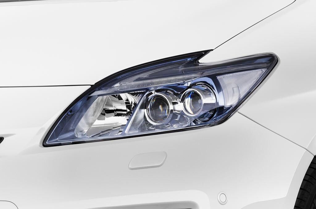 Toyota Prius Plug-In Hybrid (Baujahr 2015) TEC - Edition 5 Türen Scheinwerfer
