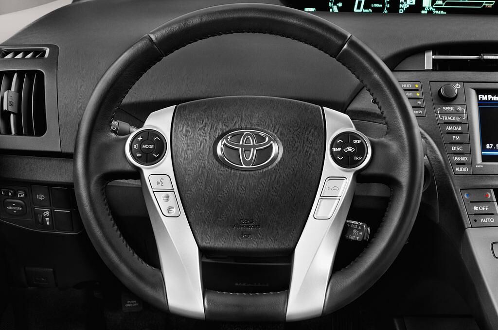 Toyota Prius Plug-In Hybrid (Baujahr 2015) TEC - Edition 5 Türen Lenkrad