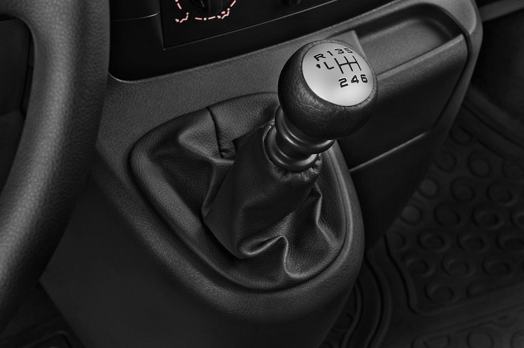 Toyota Proace (Baujahr 2015) Comfort 5 Türen Schalthebel