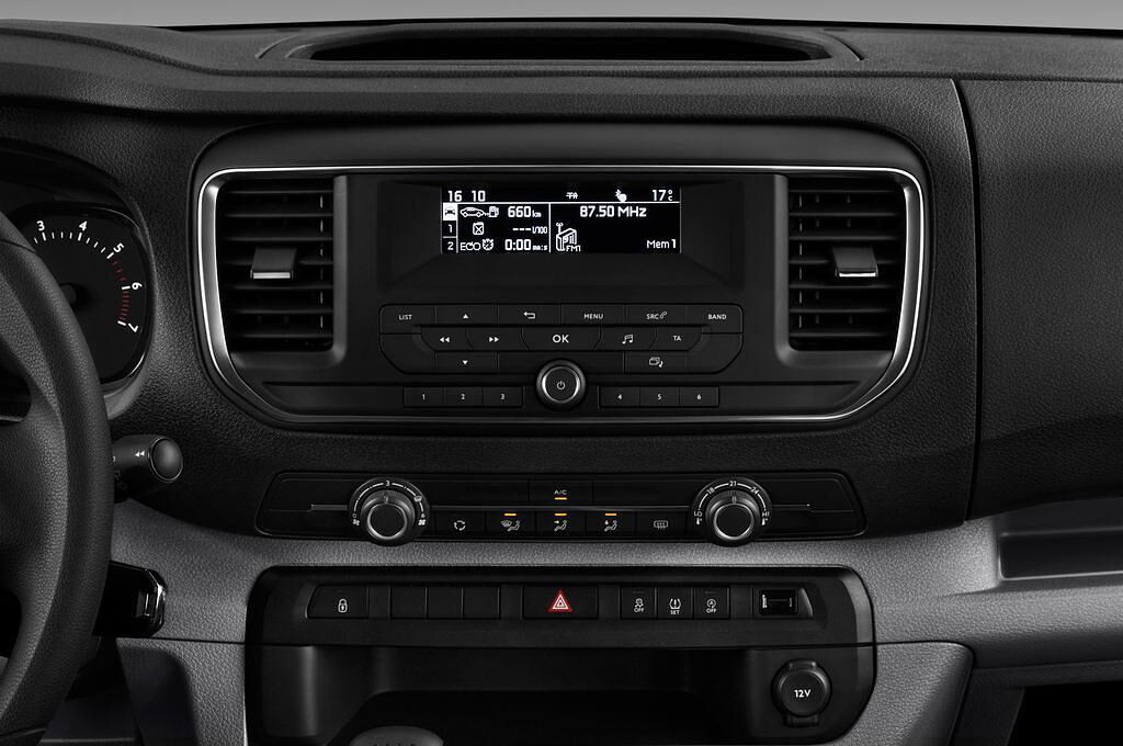 Toyota Proace Verso (Baujahr 2017) - 5 Türen Mittelkonsole