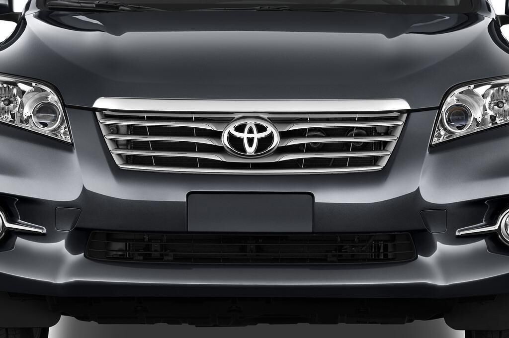 Toyota RAV4 (Baujahr 2010) Life 5 Türen Kühlergrill und Scheinwerfer