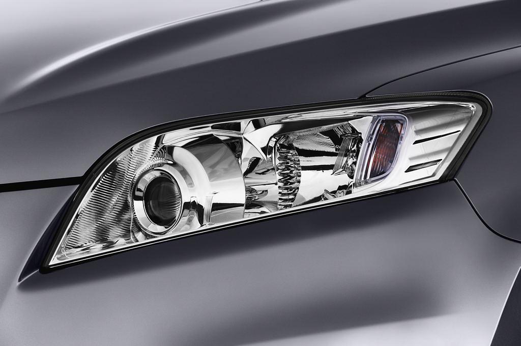 Toyota RAV4 (Baujahr 2012) Life 5 Türen Scheinwerfer