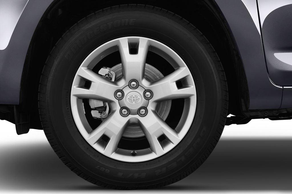 Toyota RAV4 (Baujahr 2012) Life 5 Türen Reifen und Felge