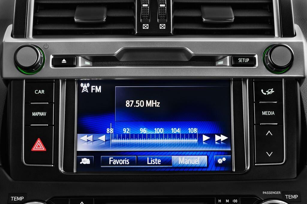 Toyota Landcruiser (Baujahr 2013) EXECUTIVE 5 Türen Radio und Infotainmentsystem