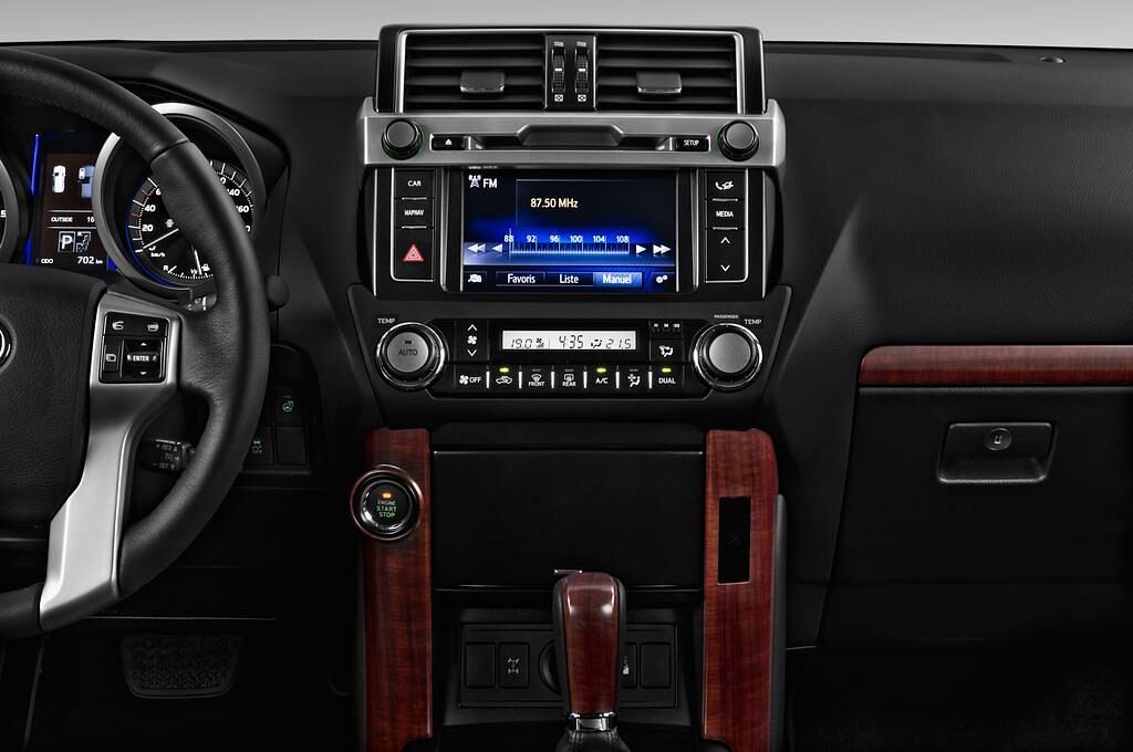 Toyota Landcruiser (Baujahr 2013) EXECUTIVE 5 Türen Mittelkonsole