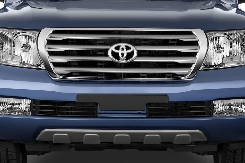 Toyota Landcruiser V8 (Baujahr 2009) Executive 5 Türen Kühlergrill und Scheinwerfer