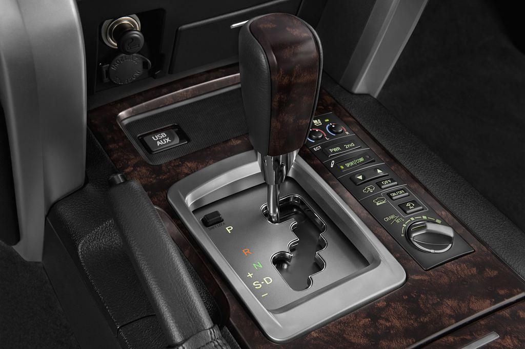 Toyota Landcruiser V8 (Baujahr 2012) - 5 Türen Schalthebel