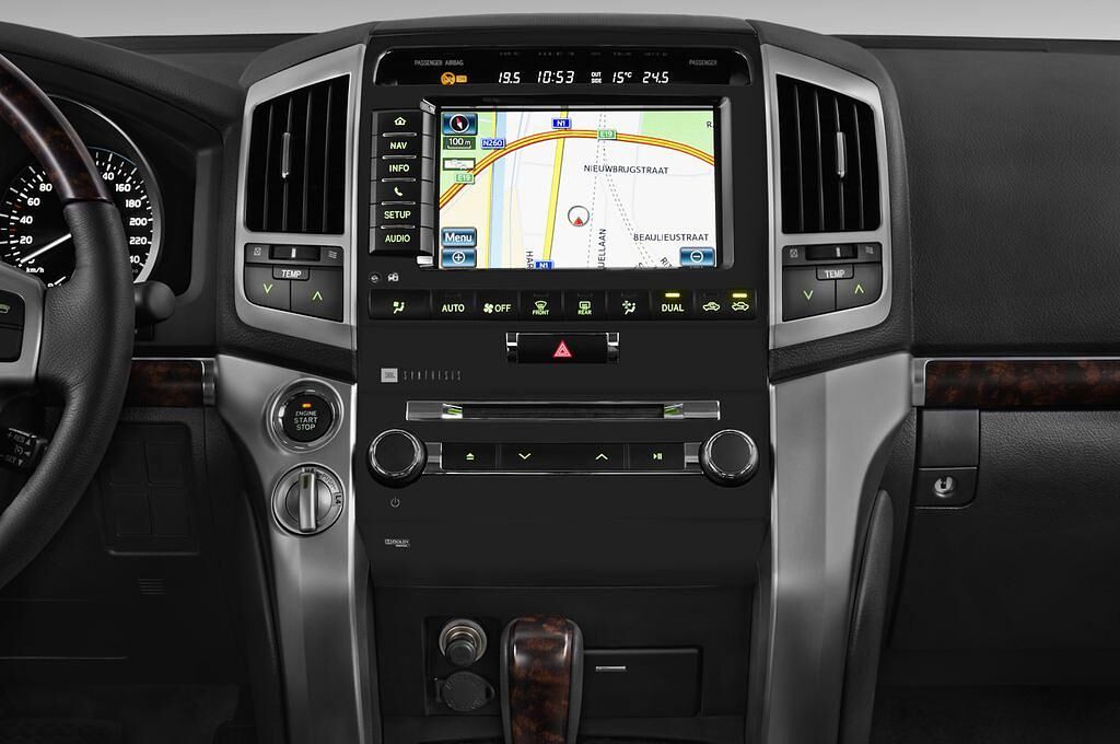 Toyota Landcruiser V8 (Baujahr 2012) - 5 Türen Mittelkonsole