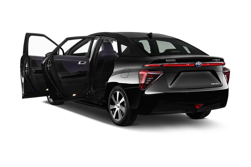 Toyota Mirai (Baujahr 2016) - 4 Türen Tür geöffnet