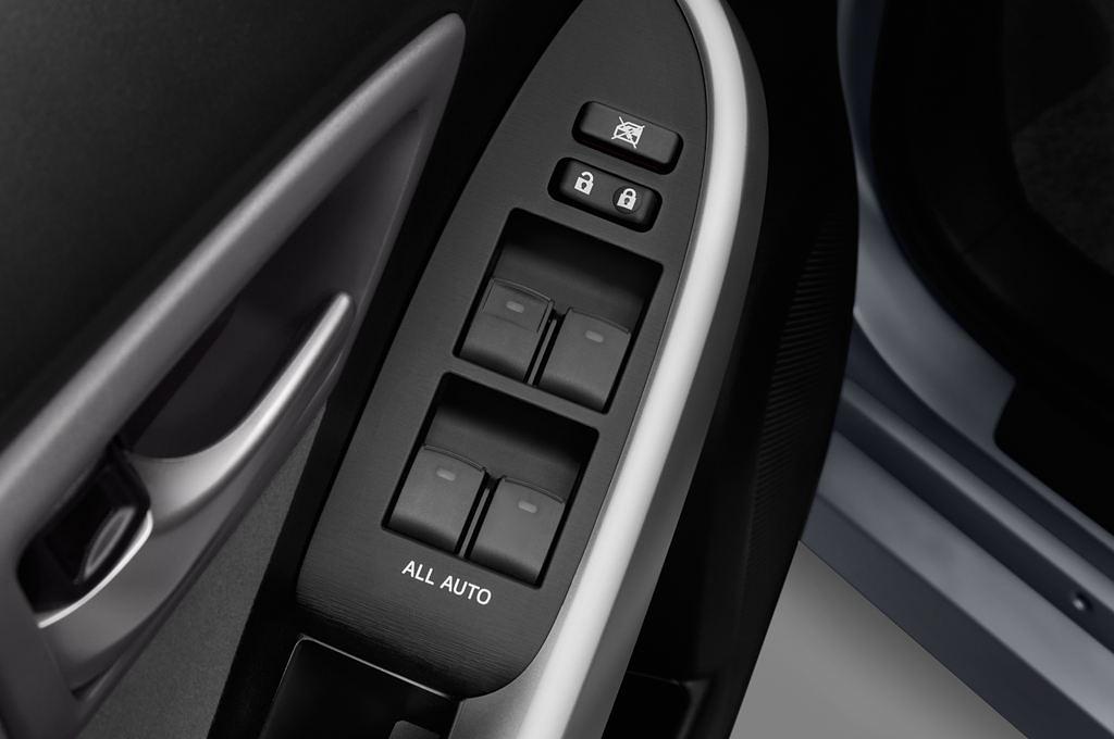 Toyota Prius (Baujahr 2011) - 5 Türen Bedienungselemente Tür