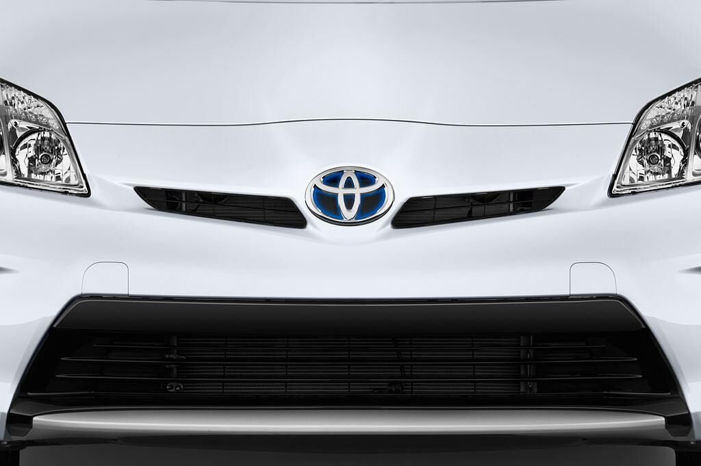 Toyota Prius (Baujahr 2011) - 5 Türen Kühlergrill und Scheinwerfer