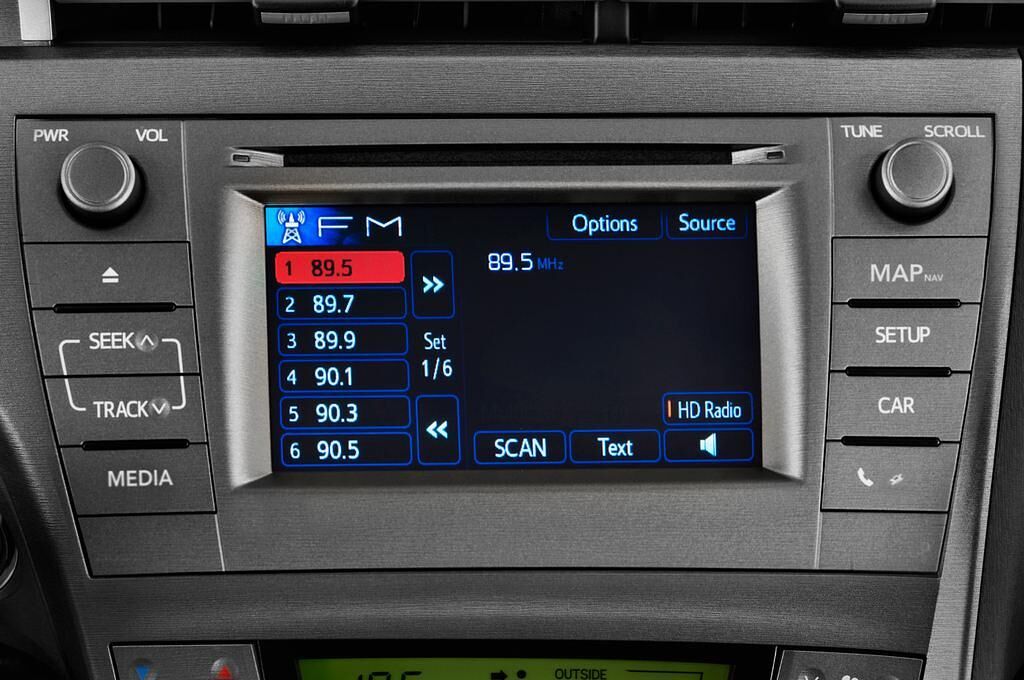 Toyota Prius (Baujahr 2015) - 5 Türen Radio und Infotainmentsystem