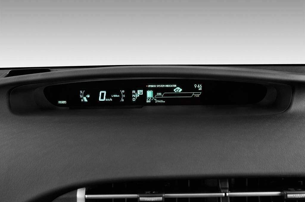 Toyota Prius (Baujahr 2015) - 5 Türen Tacho und Fahrerinstrumente