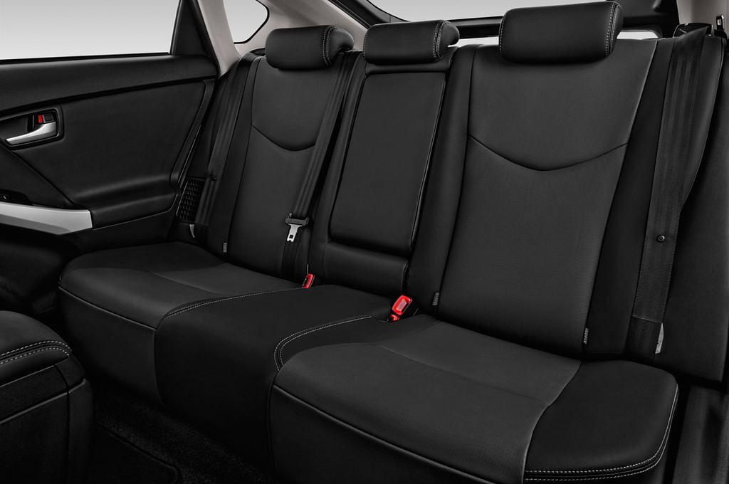 Toyota Prius (Baujahr 2015) - 5 Türen Rücksitze