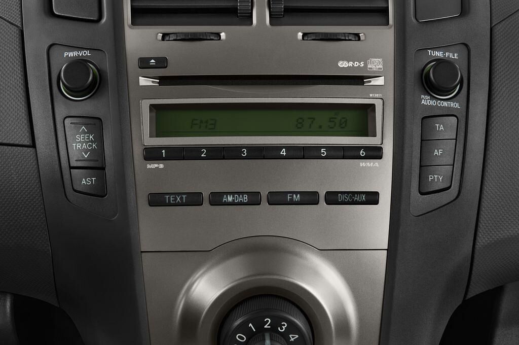 Toyota Yaris (Baujahr 2010) Cool 3 Türen Radio und Infotainmentsystem