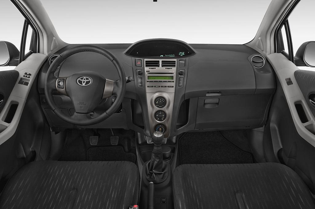 Toyota Yaris (Baujahr 2010) Cool 3 Türen Cockpit und Innenraum