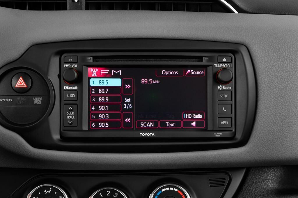 Toyota Yaris (Baujahr 2014) 1,0-L-Dual-Vvt-I 3 Türen Radio und Infotainmentsystem
