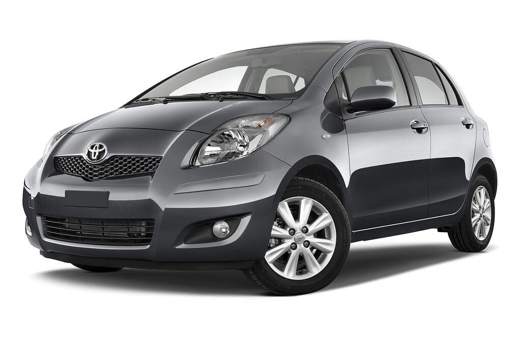 Toyota Yaris (Baujahr 2010) Life 5 Türen seitlich vorne mit Felge