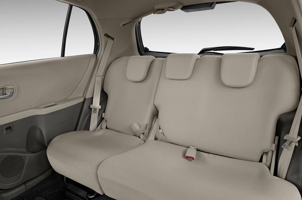 Toyota Yaris (Baujahr 2010) Life 5 Türen Rücksitze