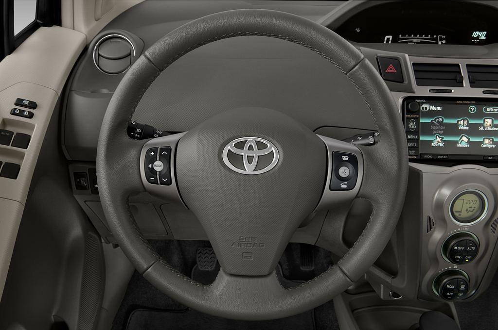 Toyota Yaris (Baujahr 2010) Life 5 Türen Lenkrad