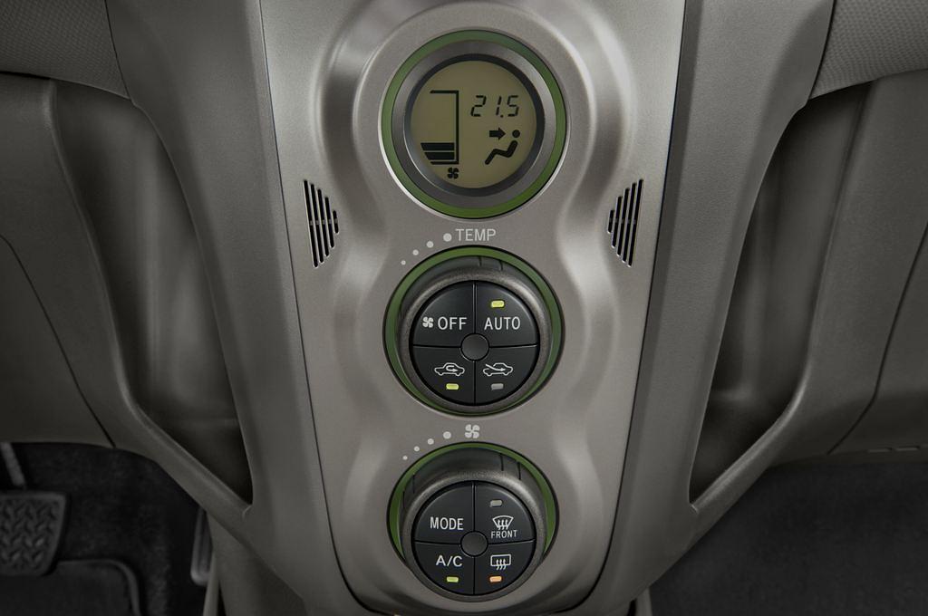 Toyota Yaris (Baujahr 2010) Life 5 Türen Temperatur und Klimaanlage