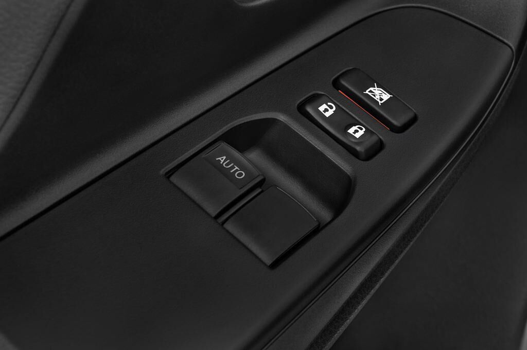 Toyota Yaris (Baujahr 2015) Club 5 Türen Bedienungselemente Tür