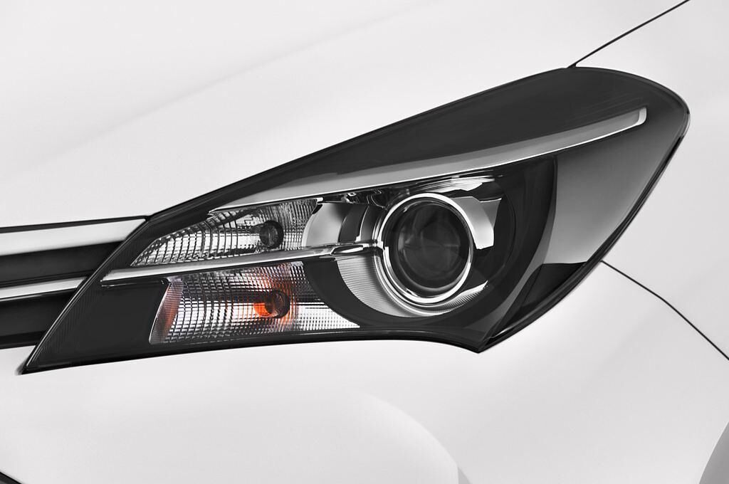 Toyota Yaris (Baujahr 2015) Club 5 Türen Scheinwerfer